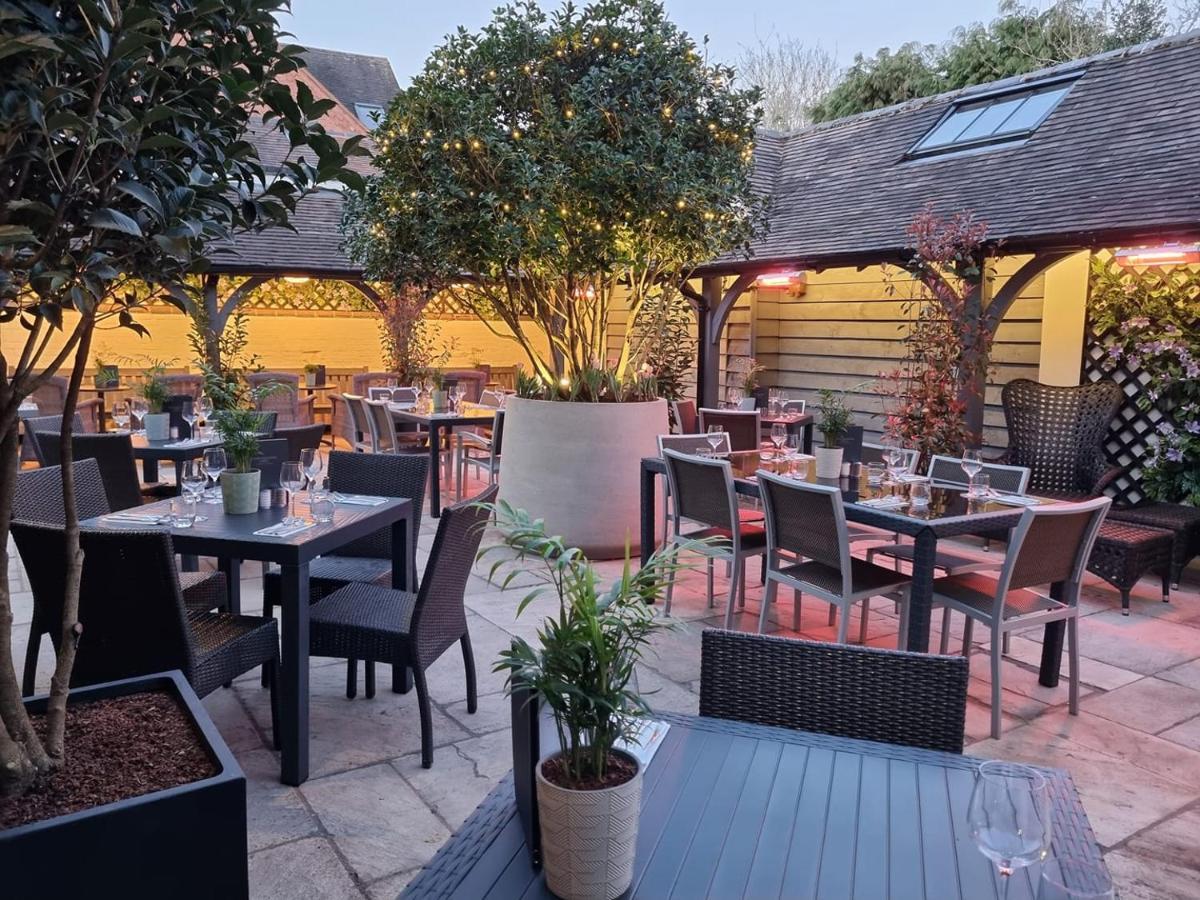 The Lion Hotel Brewood Exteriér fotografie